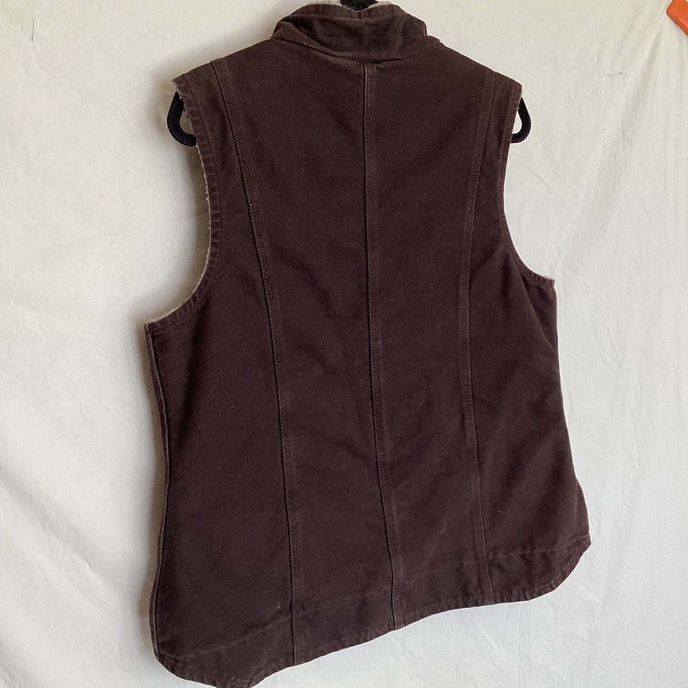 Carhartt Washed Duck Sherpa-Lined Mock Neck Vest in dark brown - Picture 7 of 10